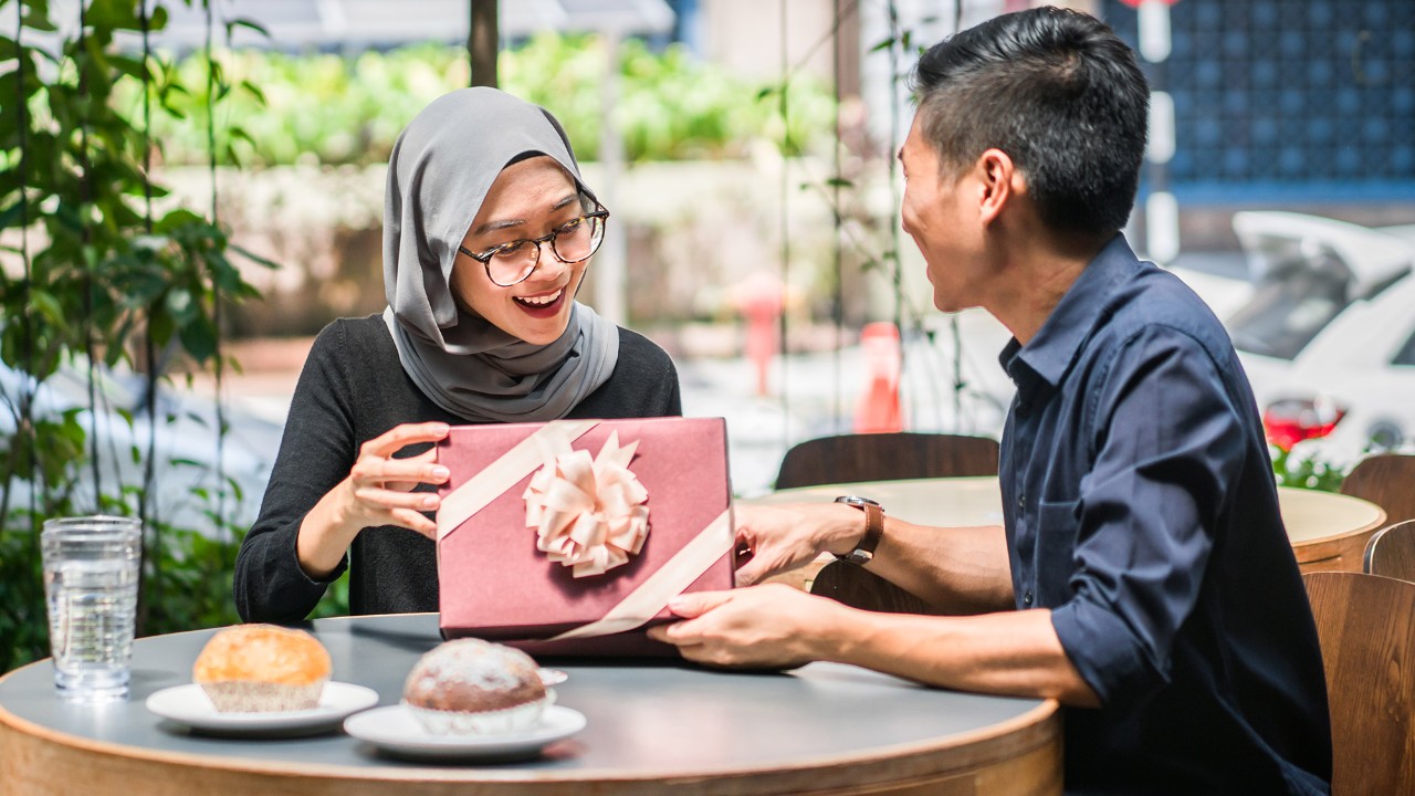 A girl receiving a gift; image used for HSBC Malaysia Amanah Credit cards