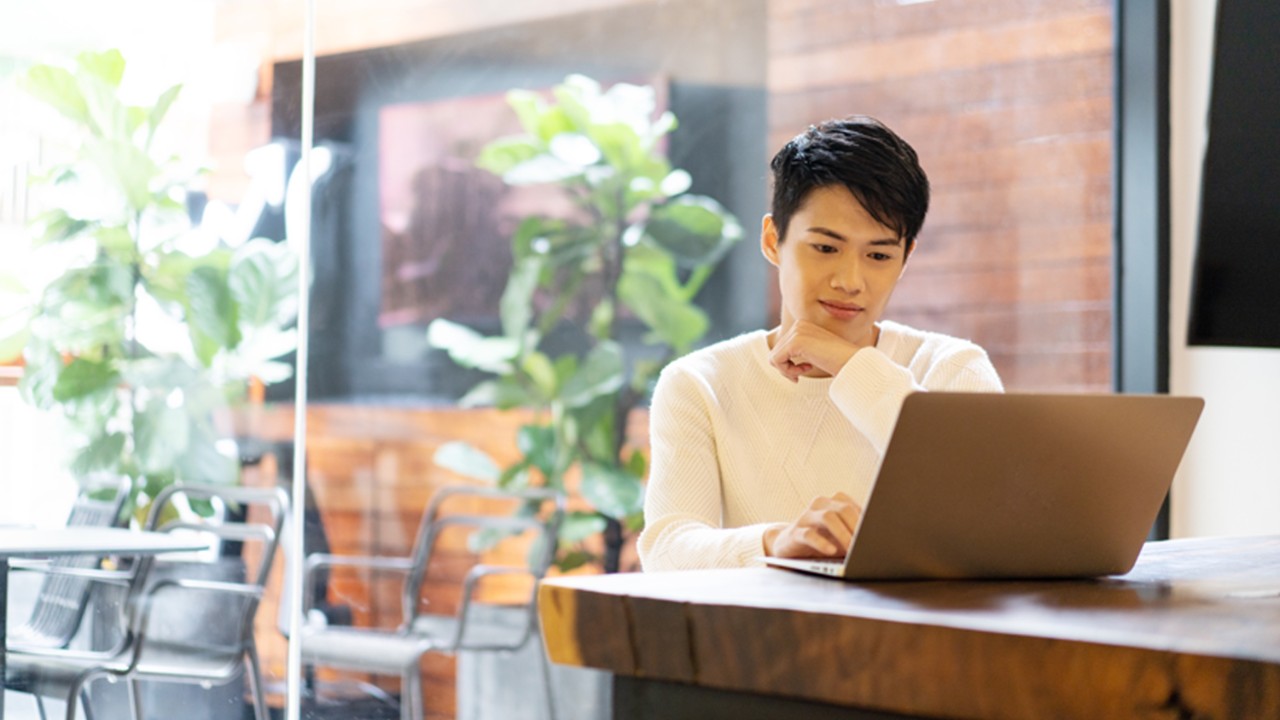 A boy is watching his computer; image used for HSBC Malaysia Amanah Jompay