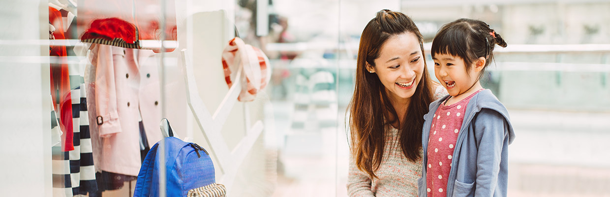 Little girl shopping with her mother; image used for HSBC Amanah Other Credit Cards page.