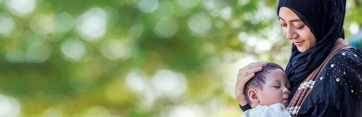 A little baby sleeping in his mother's arms; image used for HSBC Malaysia Amanah Junior TopRate Savings page.