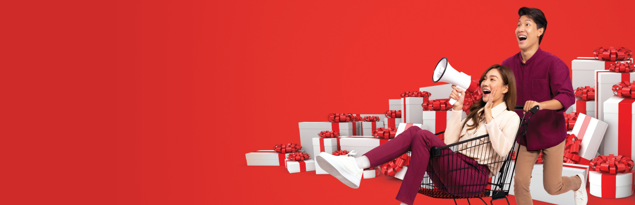 A woman using binoculars with shoppingbags; image used for HSBC Malaysia Amanah credit cards 2020 cash back offer